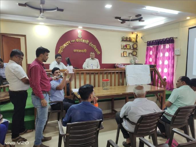 Kankavali Panchayat Samiti reservation draw shocks many aspirants | कणकवली पंचायत समितीचे आरक्षण जाहीर, अनेक इच्छुकांना धक्का Kankavali Panchayat Samiti reservation draw shocks many aspirants | कणकवली पंचायत समितीचे आरक्षण जाहीर, अनेक इच्छुकांना धक्का