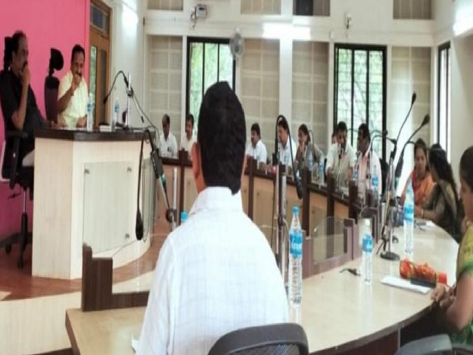 Slogan raising in Kankavli Nagar Panchayat meeting on Statue of Chhatrapati Shivaji Maharaj relocation issue | कणकवली: पुतळा स्थलांतरण मुद्दयावरून नगरपंचायत सभेत घोषणाबाजी Slogan raising in Kankavli Nagar Panchayat meeting on Statue of Chhatrapati Shivaji Maharaj relocation issue | कणकवली: पुतळा स्थलांतरण मुद्दयावरून नगरपंचायत सभेत घोषणाबाजी