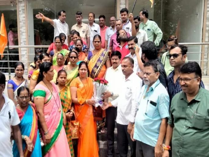 Shiv Sena corporator from Kankavli Mahi Parulekar entered the Eknath Shinde faction | कणकवलीतील शिवसेनेच्या नगरसेविका माही परूळेकर शिंदे गटात Shiv Sena corporator from Kankavli Mahi Parulekar entered the Eknath Shinde faction | कणकवलीतील शिवसेनेच्या नगरसेविका माही परूळेकर शिंदे गटात