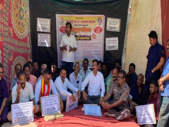 Start of hunger strike of ST employees in Kankavli | कणकवलीत एसटी कर्मचाऱ्यांचे उपोषण सुरू Start of hunger strike of ST employees in Kankavli | कणकवलीत एसटी कर्मचाऱ्यांचे उपोषण सुरू