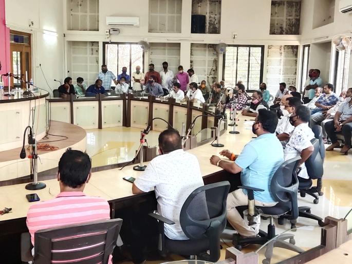 Kankavali traders oppose complete lockdown | कणकवलीतील व्यापाऱ्यांचा पूर्ण लॉकडाऊनला विरोध Kankavali traders oppose complete lockdown | कणकवलीतील व्यापाऱ्यांचा पूर्ण लॉकडाऊनला विरोध