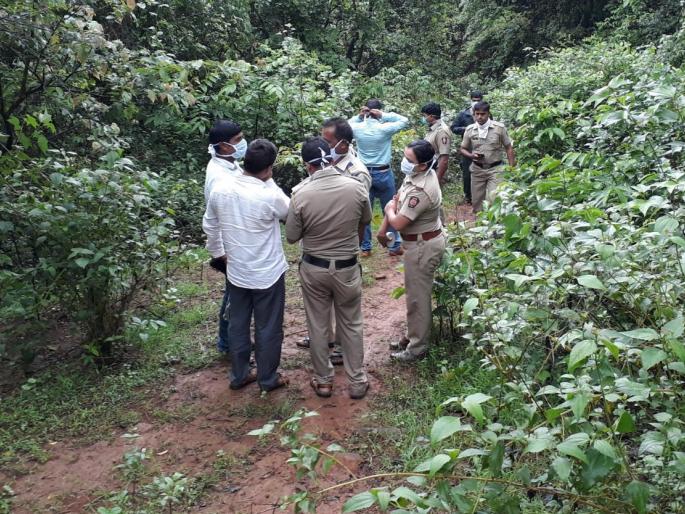 Sindhudurg: The body of the unidentified woman in Dindavavadi, in Karal Ghat | सिंधुदुर्ग: करुळ घाटात दिंडवणेवाडीनजिक अनोळखी महिलेचा मृतदेह Sindhudurg: The body of the unidentified woman in Dindavavadi, in Karal Ghat | सिंधुदुर्ग: करुळ घाटात दिंडवणेवाडीनजिक अनोळखी महिलेचा मृतदेह