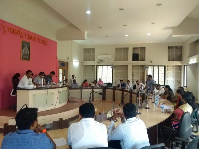 Stop the Contracting System in the Village Roads Scheme; | ग्रामसडक योजनेतील पोट ठेकेदारी पद्धत थांबवा, सभेत खासदारांचा आदेश Stop the Contracting System in the Village Roads Scheme; | ग्रामसडक योजनेतील पोट ठेकेदारी पद्धत थांबवा, सभेत खासदारांचा आदेश