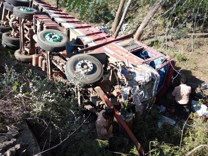 Two killed in truck-rickshaw near Kannada | कन्नडजवळ ट्रक-रिक्षा अपघातात दोन ठार