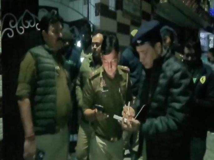 UP Crime Husband killed wife and mother in law in Kanpur | "फोनवर बोलायची म्हणून..."; पतीने केली पत्नी आणि सासूची निर्घृण हत्या, मृतदेहाला पाहत राहिला UP Crime Husband killed wife and mother in law in Kanpur | "फोनवर बोलायची म्हणून..."; पतीने केली पत्नी आणि सासूची निर्घृण हत्या, मृतदेहाला पाहत राहिला