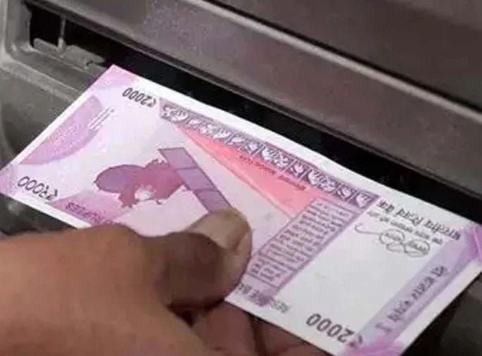 Where is 2000 notes went during the elections? banks, RBI shocked | ऐन निवडणूक काळात 2000 च्या नोटा गेल्या कुठे? आरबीआयसह बँकाही शोधात