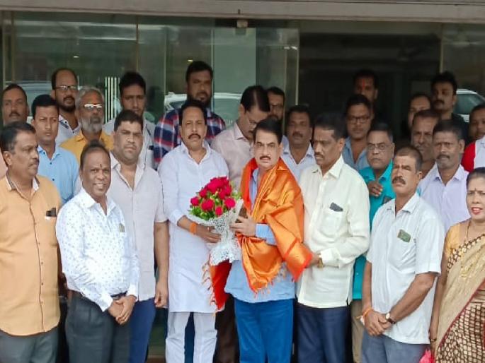 Only Shiv Sainik will show the rebels their place! Shiv Sena Deputy Leader Gaurishankar Khota's warning | शिवसैनिकच बंडखोरांना त्यांची जागा दाखवेल! शिवसेना उपनेते गौरीशंकर खोतांचा इशारा Only Shiv Sainik will show the rebels their place! Shiv Sena Deputy Leader Gaurishankar Khota's warning | शिवसैनिकच बंडखोरांना त्यांची जागा दाखवेल! शिवसेना उपनेते गौरीशंकर खोतांचा इशारा