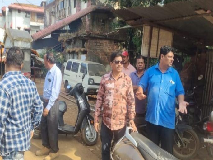 Highway flyover repair work in Kankavli stopped | आधी नुकसान भरपाई द्या, कणकवलीतील महामार्ग उड्डाणपूल दुरूस्तीचे काम पाडले बंद Highway flyover repair work in Kankavli stopped | आधी नुकसान भरपाई द्या, कणकवलीतील महामार्ग उड्डाणपूल दुरूस्तीचे काम पाडले बंद