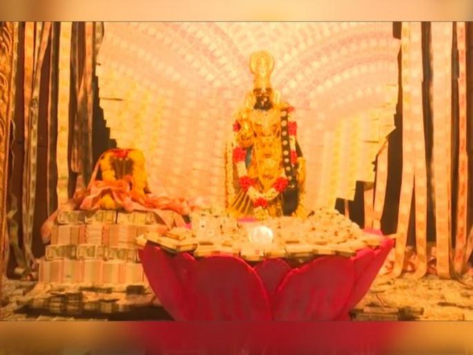 Navratri 2018 : Kanyaka Parameswari Temple’s deity adorned with cash & gold in Andhra Pradesh | Navratri 2018 : बापरे ! 4 कोटी रोकड आणि 4 किलो सोन्यानं देवीच्या मंदिराची अनोखी सजावट Navratri 2018 : Kanyaka Parameswari Temple’s deity adorned with cash & gold in Andhra Pradesh | Navratri 2018 : बापरे ! 4 कोटी रोकड आणि 4 किलो सोन्यानं देवीच्या मंदिराची अनोखी सजावट