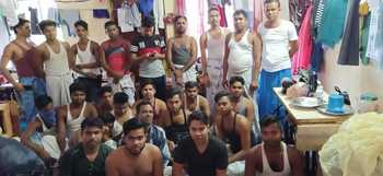 Time of famine on 15,000 garment artisans in Nagpur | नागपुरातील १५ हजार कपड्यांच्या कारागिरांवर उपासमारीची वेळ Time of famine on 15,000 garment artisans in Nagpur | नागपुरातील १५ हजार कपड्यांच्या कारागिरांवर उपासमारीची वेळ