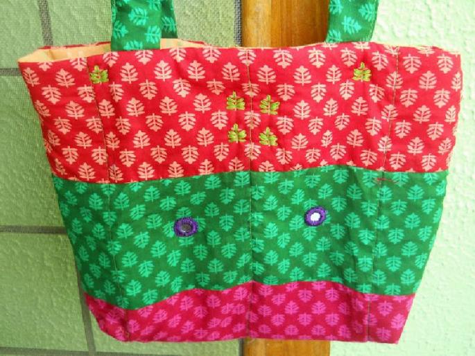 Vasai's saving group's cloth bags in America | वसईच्या बचत गटाच्या कापडी पिशव्या अमेरिकेत Vasai's saving group's cloth bags in America | वसईच्या बचत गटाच्या कापडी पिशव्या अमेरिकेत