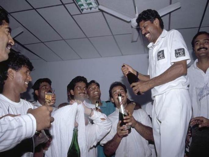 kapil dev tooks champagne from CLIVE LLOYD after beating west indies in the 1983 cricket world cup final | जगज्जेतेपदाचं सेलिब्रेशन करण्यासाठी कपिलनं शॅम्पेन कुठून आणली माहित्येय?... वाचाल तर हसाल!