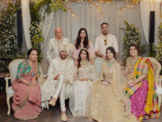 riddhima kapoor to debut in movie at the age of 44 says this was not planned | कपूर घराण्यातील 'ही' व्यक्ती वयाच्या ४४ व्या वर्षी करतेय हिंदी सिनेसृष्टीत पदार्पण, म्हणाली... riddhima kapoor to debut in movie at the age of 44 says this was not planned | कपूर घराण्यातील 'ही' व्यक्ती वयाच्या ४४ व्या वर्षी करतेय हिंदी सिनेसृष्टीत पदार्पण, म्हणाली...