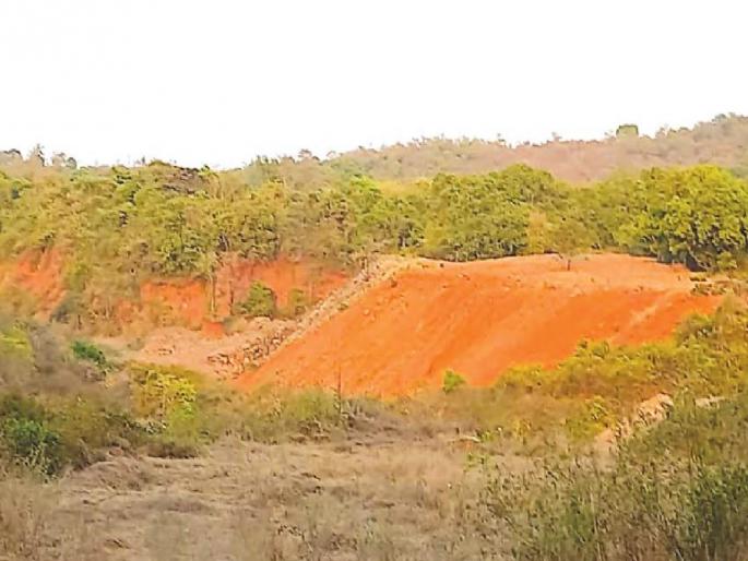 Digging of storage pond at Kapre Bhelwane in Ratnagiri district even before land acquisition | Ratnagiri: मोबदल्याआधी काम, ठेकेदाराला दाम; शेतकऱ्यांना पैशांची प्रतीक्षा  Digging of storage pond at Kapre Bhelwane in Ratnagiri district even before land acquisition | Ratnagiri: मोबदल्याआधी काम, ठेकेदाराला दाम; शेतकऱ्यांना पैशांची प्रतीक्षा