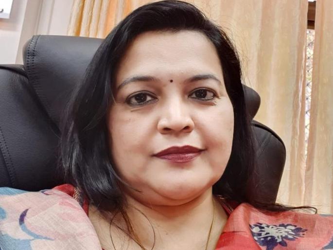 coronavirus assistant commissioner of bmc started work after paying last tribute to his grandfather kkg | CoronaVirus: ड्युटी फर्स्ट! व्हिडीओ कॉलिंगनं आजोबांचं अखेरचं दर्शन घेऊन 'त्या' लागल्या कामाला coronavirus assistant commissioner of bmc started work after paying last tribute to his grandfather kkg | CoronaVirus: ड्युटी फर्स्ट! व्हिडीओ कॉलिंगनं आजोबांचं अखेरचं दर्शन घेऊन 'त्या' लागल्या कामाला