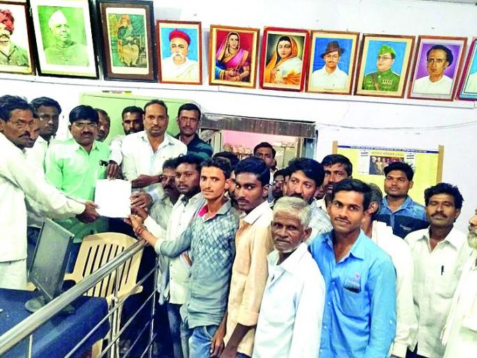 Cotton and soybean crops fall in production! | कापूस, सोयाबीन पिकांच्या उत्पादनात घट! Cotton and soybean crops fall in production! | कापूस, सोयाबीन पिकांच्या उत्पादनात घट!