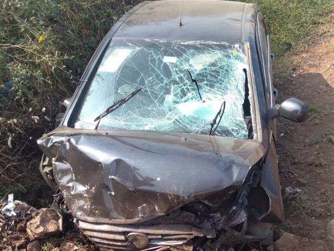 Two killed in car accident on Chikhali-Amadapur road | चिखली-अमडापूर मार्गावर कार अपघातात दोन जण ठार, तिघे गंभीर   Two killed in car accident on Chikhali-Amadapur road | चिखली-अमडापूर मार्गावर कार अपघातात दोन जण ठार, तिघे गंभीर