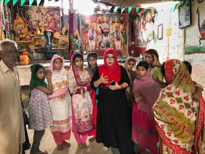 School of Hindu children filling in temple in Karachi; Only 80 families live in the neighborhood | कराचीच्या मंदिरात भरते हिंदू मुलांची शाळा; वस्तीत राहतात केवळ ८० कुटुंबे School of Hindu children filling in temple in Karachi; Only 80 families live in the neighborhood | कराचीच्या मंदिरात भरते हिंदू मुलांची शाळा; वस्तीत राहतात केवळ ८० कुटुंबे