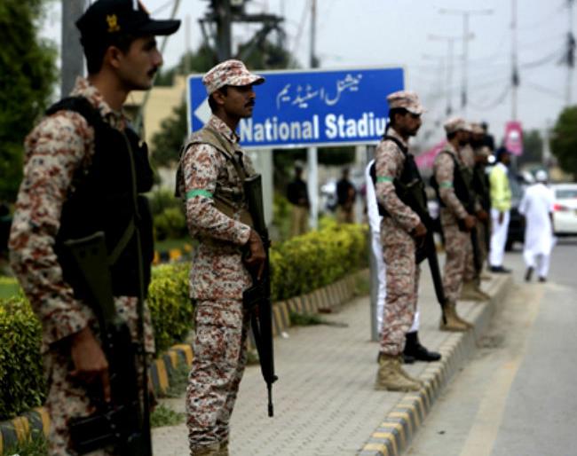 The Sri Lankan team was locked up in a hotel for three days in Pakistan | पाकिस्तानमध्ये तीन दिवस हॉटेलमध्ये बंदिस्त होती श्रीलंकेची टीम