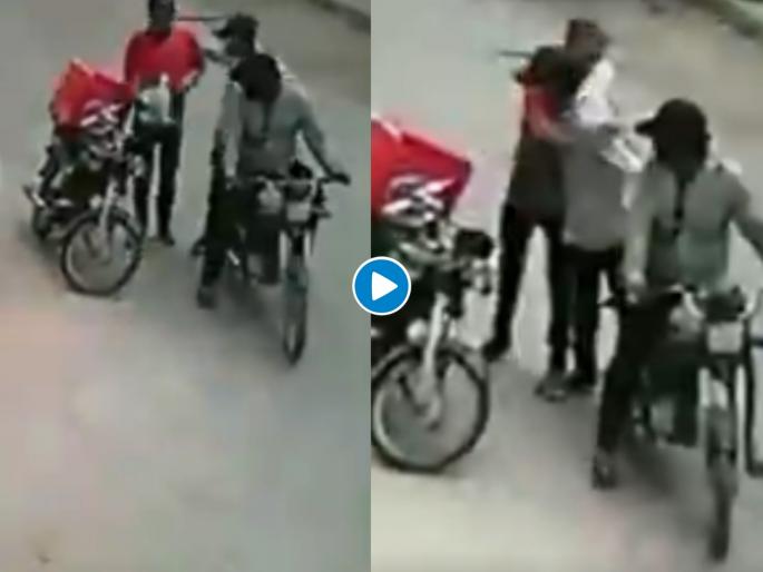 Robbers in Pakistan return valuables after victim breaks down; Watch Video  | Video : चोरट्यांच्या मनाला पाझर फुटला; डिलिव्हरी बॉयला लुटायला गेले, पण...  Robbers in Pakistan return valuables after victim breaks down; Watch Video  | Video : चोरट्यांच्या मनाला पाझर फुटला; डिलिव्हरी बॉयला लुटायला गेले, पण...