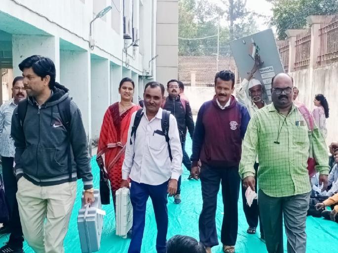 Administration ready for gram panchayat elections, voting will be held at 131 polling stations in Karad taluka | ग्रामपंचायत निवडणुकींसाठी प्रशासन सज्ज, कराड तालुक्यात १३१ मतदान केंद्रांवर होणार मतदान Administration ready for gram panchayat elections, voting will be held at 131 polling stations in Karad taluka | ग्रामपंचायत निवडणुकींसाठी प्रशासन सज्ज, कराड तालुक्यात १३१ मतदान केंद्रांवर होणार मतदान