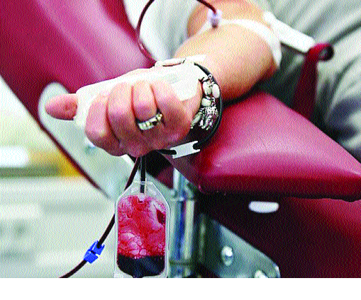 While dropping drops drops, rich in blood banks | थेंब थेंब साचवून श्रीमंत होतायंत ब्लड बँका While dropping drops drops, rich in blood banks | थेंब थेंब साचवून श्रीमंत होतायंत ब्लड बँका