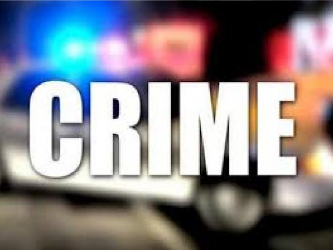 Smuggling of live cartridges with pistols, Four youths from Karad gang up in Jalgaon | पिस्तुलांसह जिवंत काडतुसांची तस्करी; कऱ्हाडचे चौघे जळगावमध्ये गजाआड, दोघे पसार Smuggling of live cartridges with pistols, Four youths from Karad gang up in Jalgaon | पिस्तुलांसह जिवंत काडतुसांची तस्करी; कऱ्हाडचे चौघे जळगावमध्ये गजाआड, दोघे पसार