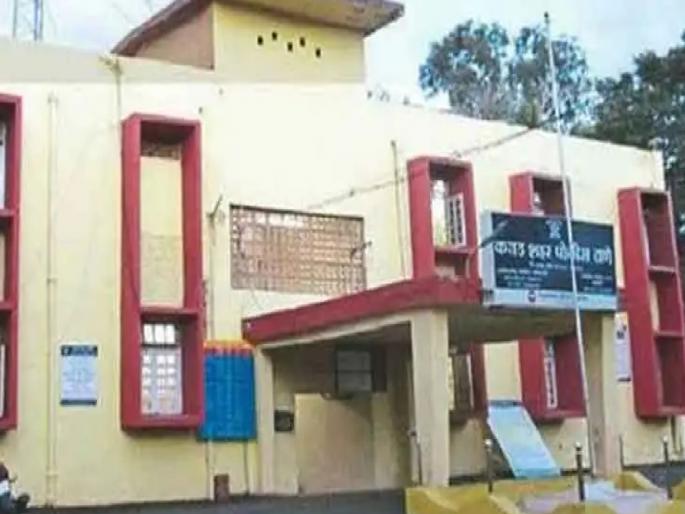 A case has been registered against four people who distributed tickets outside the polling station at Undale in Satara district | Satara: मतदानावेळी प्रचाराच्या चिठ्ठ्या वाटल्या, चौघांवर गुन्हा A case has been registered against four people who distributed tickets outside the polling station at Undale in Satara district | Satara: मतदानावेळी प्रचाराच्या चिठ्ठ्या वाटल्या, चौघांवर गुन्हा