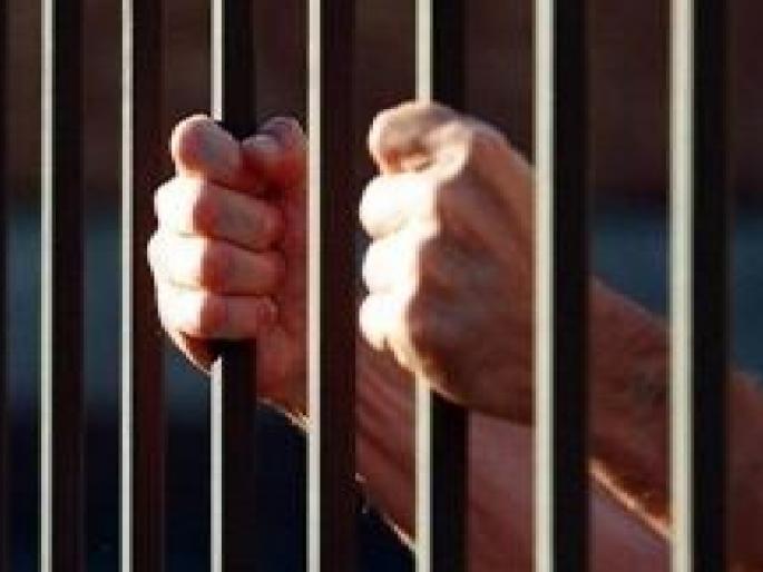 Accused attempted suicide in police custody | Satara: टोकदार वस्तूने पोटावर वार, पोलिस कोठडीत आरोपीचा आत्महत्येचा प्रयत्न Accused attempted suicide in police custody | Satara: टोकदार वस्तूने पोटावर वार, पोलिस कोठडीत आरोपीचा आत्महत्येचा प्रयत्न