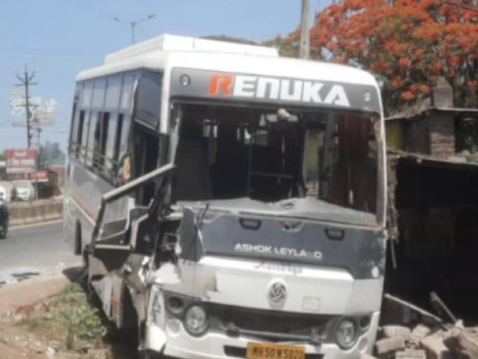15 injured in police bus accident near Karad while returning after election duty | Satara: निवडणूक बंदोबस्त संपवून परतताना कऱ्हाडनजीक पोलिसांच्या बसला अपघात, १५ जण जखमी 15 injured in police bus accident near Karad while returning after election duty | Satara: निवडणूक बंदोबस्त संपवून परतताना कऱ्हाडनजीक पोलिसांच्या बसला अपघात, १५ जण जखमी