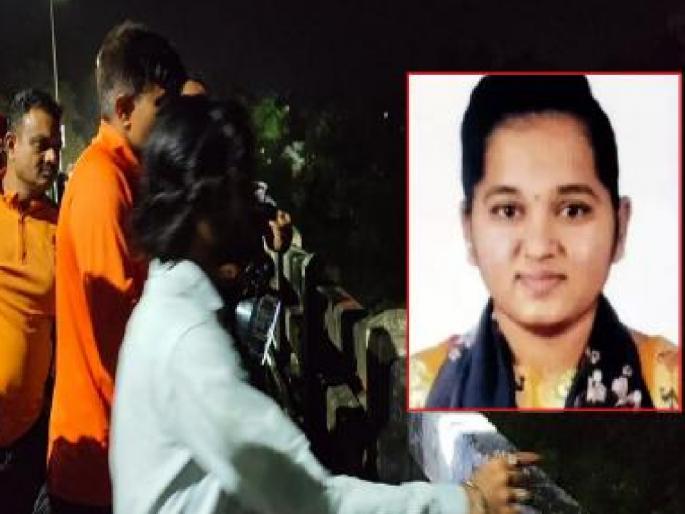 Body of young woman who jumped into Krishna river in Karad found after six days | ‘त्या’ युवतीचा मृतदेह तब्बल सहा दिवसांनी सापडला, कऱ्हाडात कृष्णा नदीपात्रात मारली होती उडी Body of young woman who jumped into Krishna river in Karad found after six days | ‘त्या’ युवतीचा मृतदेह तब्बल सहा दिवसांनी सापडला, कऱ्हाडात कृष्णा नदीपात्रात मारली होती उडी