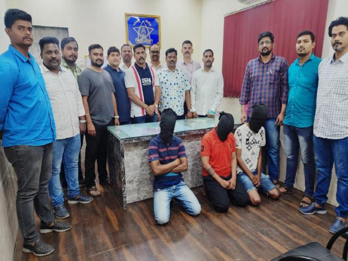 Three accused of acid attack on businessman arrested A betel nut of four lakhs was given for the attack | व्यापाऱ्यावर ॲसिड हल्ला करणाऱ्या तीन आरोपींना अटक; हल्ला करण्यासाठी दिली होती चार लाखांची सुपारी Three accused of acid attack on businessman arrested A betel nut of four lakhs was given for the attack | व्यापाऱ्यावर ॲसिड हल्ला करणाऱ्या तीन आरोपींना अटक; हल्ला करण्यासाठी दिली होती चार लाखांची सुपारी