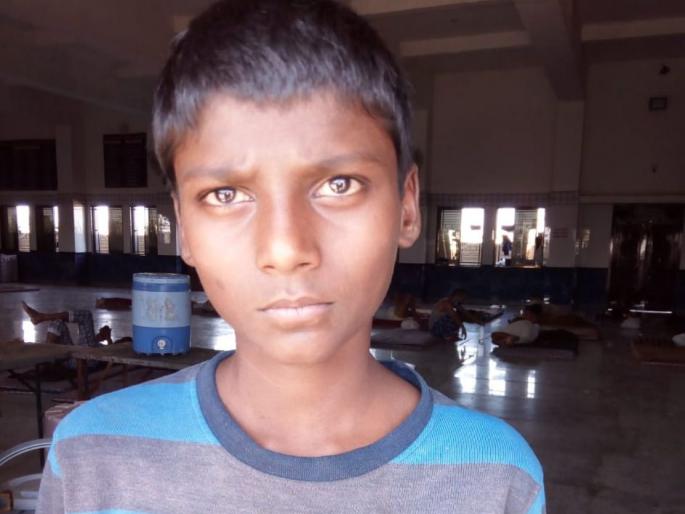 Lost the parents; Where will the orphan 'Karan' go? | आई-वडिलांचं छत्र हरविलं; अनाथ ‘करण’ जाणार कुठे? Lost the parents; Where will the orphan 'Karan' go? | आई-वडिलांचं छत्र हरविलं; अनाथ ‘करण’ जाणार कुठे?