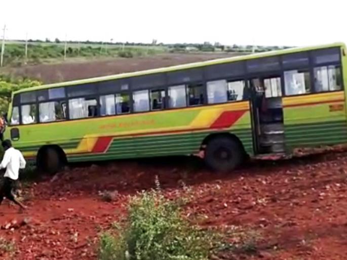 Fatal accidents in Bagalkot in Karnataka; Six people died in Solapur | कर्नाटकातील बागलकोटमध्ये भीषण अपघात; सोलापुरातील सहा जणांचा मृत्यू Fatal accidents in Bagalkot in Karnataka; Six people died in Solapur | कर्नाटकातील बागलकोटमध्ये भीषण अपघात; सोलापुरातील सहा जणांचा मृत्यू