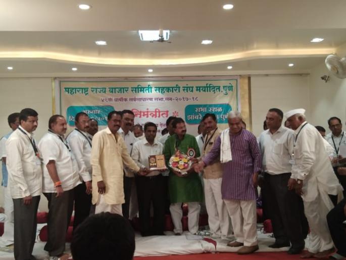 Vasantdada Patil Smriti Award given to Karanja APMC | कारंजा बाजार समितीला विभागस्तरीय वसंतदादा पाटील स्मृती पुरस्कार Vasantdada Patil Smriti Award given to Karanja APMC | कारंजा बाजार समितीला विभागस्तरीय वसंतदादा पाटील स्मृती पुरस्कार
