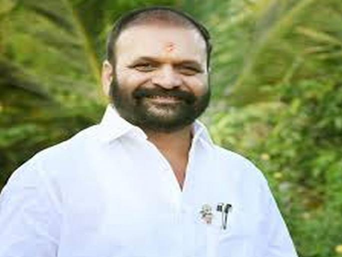 Vijay Karanjkar, upset with Uddhav Sena's defeat, preparing for rebellion? The candidature application has been taken, the headache of the grand alliance will also increase | Nashik: उद्धव सेनेने डावलल्याने नाराज विजय करंजकर बंडखोरीच्या तयारीत? उमेदवारी अर्ज नेला, महायुतीचीही डोकेदुखी वाढणार Vijay Karanjkar, upset with Uddhav Sena's defeat, preparing for rebellion? The candidature application has been taken, the headache of the grand alliance will also increase | Nashik: उद्धव सेनेने डावलल्याने नाराज विजय करंजकर बंडखोरीच्या तयारीत? उमेदवारी अर्ज नेला, महायुतीचीही डोकेदुखी वाढणार