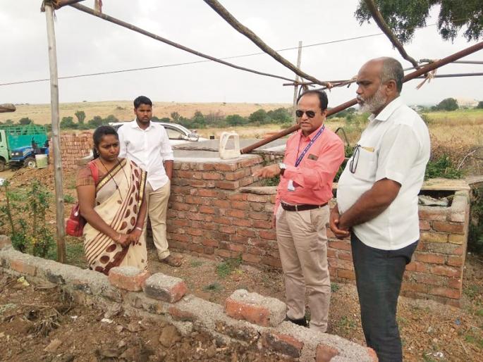 Karanji village social worker collected the garbage in the village at his own expense | गाडीवाला आया, घरसे कचरा निकालो!; करंजीतील सामाजिक कार्यकर्त्याचा स्वखर्चातून कचरा संकलन उपक्रम