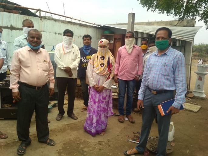 Joharwadi, Bhose, Khandgaon hit by torrential rains; Leaves were blown off many houses, trees fell | जोहारवाडी, भोसे, खांडगावला वादळी पावसाचा तडाखा; अनेक घरांवरील पत्रे उडाले, झाडे कोसळली Joharwadi, Bhose, Khandgaon hit by torrential rains; Leaves were blown off many houses, trees fell | जोहारवाडी, भोसे, खांडगावला वादळी पावसाचा तडाखा; अनेक घरांवरील पत्रे उडाले, झाडे कोसळली