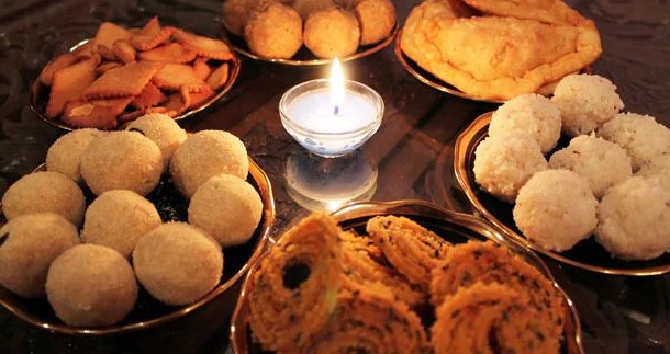 Diwali Faral is expensive, scissors will fit in the pocket of inflation | दिवाळीचा फराळ महागला, महागाईत खिशाला बसणार कात्री