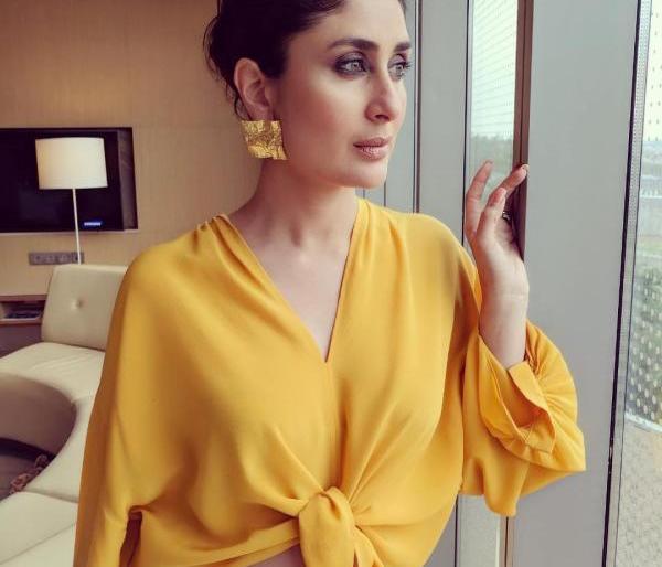 kareena kapoor misses her dada raj kapoor on holi shared her feelings | 'त्या' घटनेनंतर करीनाला आवडेनाशी झाली होळी; बऱ्याच वर्षांनंतर केला खुलासा kareena kapoor misses her dada raj kapoor on holi shared her feelings | 'त्या' घटनेनंतर करीनाला आवडेनाशी झाली होळी; बऱ्याच वर्षांनंतर केला खुलासा