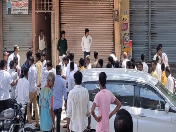 Tension in Kargani due to banner tearing by unknown, village closed in protest of the incident | अज्ञाताने बॅनर फाडल्याने करगणीत तणाव, घटनेच्या निषेधार्थ गाव बंद Tension in Kargani due to banner tearing by unknown, village closed in protest of the incident | अज्ञाताने बॅनर फाडल्याने करगणीत तणाव, घटनेच्या निषेधार्थ गाव बंद