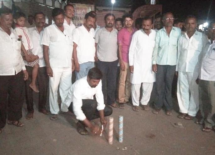 Osmanabad district will be part of Kari village in Solapur district | सोलापूर जिल्ह्यातील कारी गावचा उस्मानाबाद जिल्ह्यात समावेश होणार Osmanabad district will be part of Kari village in Solapur district | सोलापूर जिल्ह्यातील कारी गावचा उस्मानाबाद जिल्ह्यात समावेश होणार