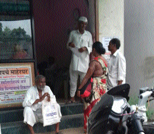 Delayed debt awaiting 'Green' lists! | ‘ग्रीन’ याद्यांच्या प्रतीक्षेत अडकली कर्जमाफी! Delayed debt awaiting 'Green' lists! | ‘ग्रीन’ याद्यांच्या प्रतीक्षेत अडकली कर्जमाफी!