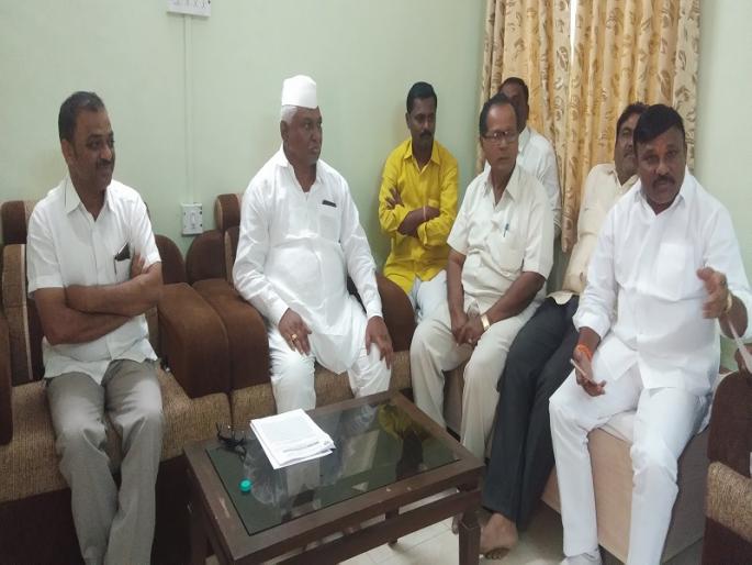 Rohit Pawar protests at BJP meeting in Karjat | कर्जतला भाजपच्या बैठकीत रोहित पवारांचा निषेध Rohit Pawar protests at BJP meeting in Karjat | कर्जतला भाजपच्या बैठकीत रोहित पवारांचा निषेध