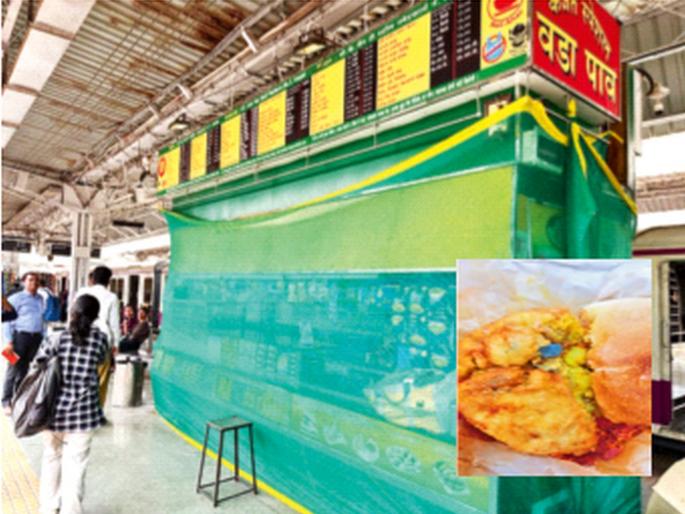 A piece of soap was found in a Vadapav at a stall at Karjat station, foam came out of the passenger's mouth; Railway administration closed the stall | कर्जत स्थानकातील स्टॉलवर वडापावमध्ये सापडला साबणाचा तुकडा, प्रवाशाच्या तोंडातून आला फेस; रेल्वे प्रशासनाने स्टॉल केला बंद