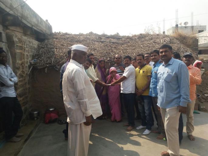 Due to the love of a friend, the people of Bahirobawadi have eyes | मित्रावरील प्रेमामुळे बहिरोबावाडी ग्रामस्थांचे डोळे पाणावले Due to the love of a friend, the people of Bahirobawadi have eyes | मित्रावरील प्रेमामुळे बहिरोबावाडी ग्रामस्थांचे डोळे पाणावले