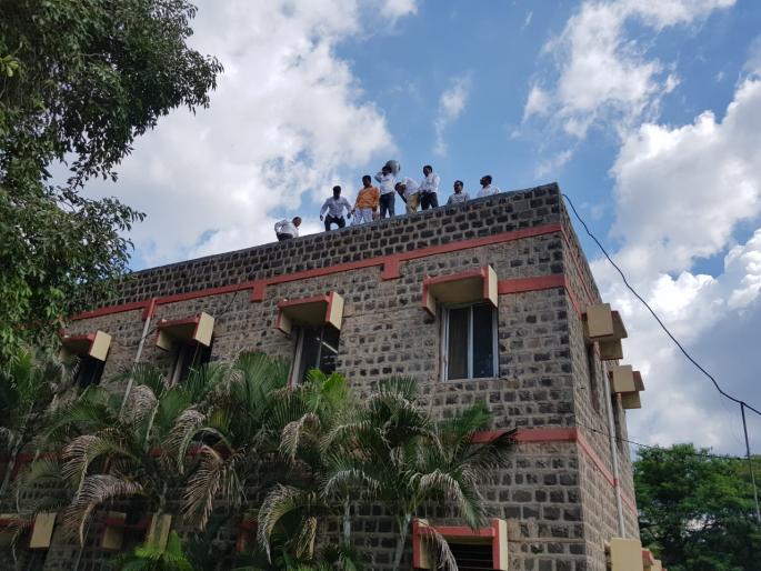 The village of 18 villages along with Sonai-Karajgaon sat down to fast | सोनई-करजगावसह 18 गावाचे ग्रामस्थ बसले नगरला उपोषणाला The village of 18 villages along with Sonai-Karajgaon sat down to fast | सोनई-करजगावसह 18 गावाचे ग्रामस्थ बसले नगरला उपोषणाला