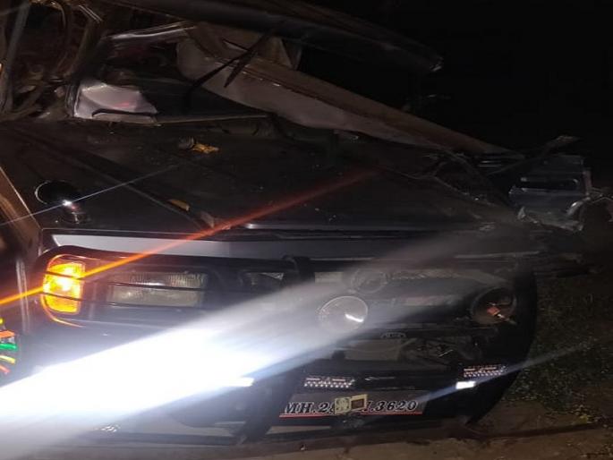 The cruiser hit a parked trailer near Karamad; Four devotees died on the spot | करमाडजवळ उभ्या ट्रेलरवर क्रूझर धडकली; चार भाविकांचा जागीच मृत्यू The cruiser hit a parked trailer near Karamad; Four devotees died on the spot | करमाडजवळ उभ्या ट्रेलरवर क्रूझर धडकली; चार भाविकांचा जागीच मृत्यू