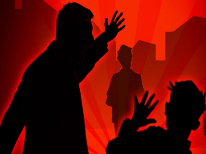 MSEDCL employee beaten for repairing lights in house | घरात बंद पडलेली लाईट दुरुस्त करून घेण्यासाठी महावितरण कर्मचाऱ्याला मारहाण MSEDCL employee beaten for repairing lights in house | घरात बंद पडलेली लाईट दुरुस्त करून घेण्यासाठी महावितरण कर्मचाऱ्याला मारहाण