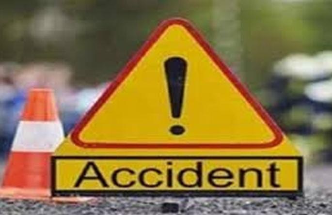 The bike hit the divider; One killed | दुचाकी दुभाजकावर धडकली; एक जण ठार The bike hit the divider; One killed | दुचाकी दुभाजकावर धडकली; एक जण ठार